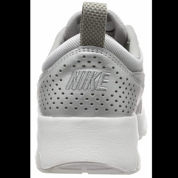 🆒🚺 NIKE AIR MAX IN METALLIC SILVER 🚺🆒 - Picture 7 of 16